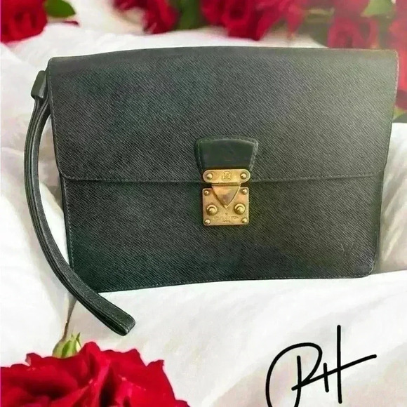 LOUIS VUITTON Pochette Kourad Taiga unisex Clutch  Green- full inclusion-box,bag - Picture 1 of 16
